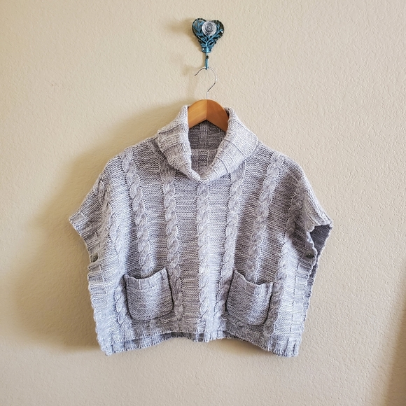 Crazy 8 Other - CRAZY 8 cable knit poncho sz 7-8